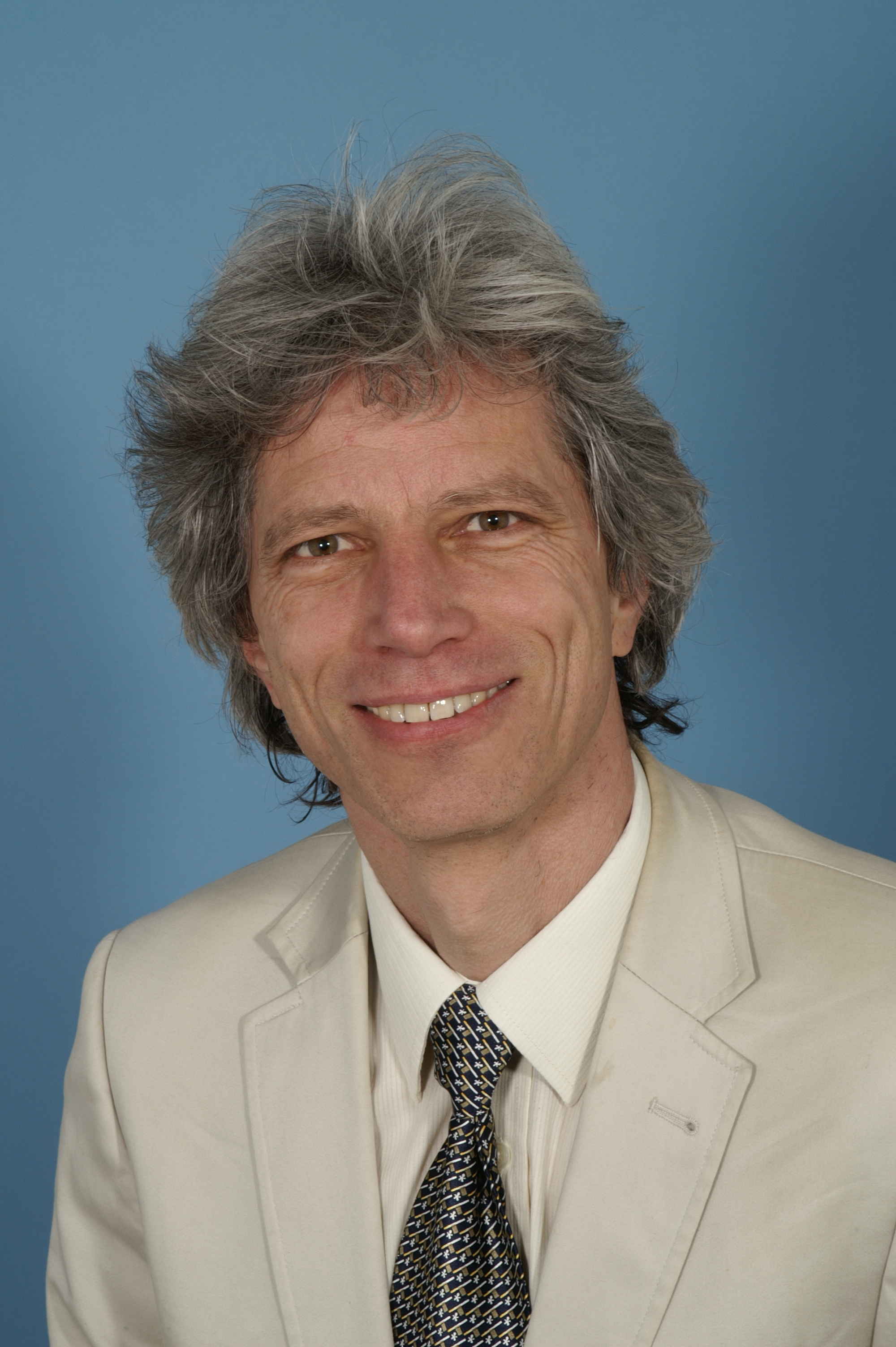 Dr. Volker Raab